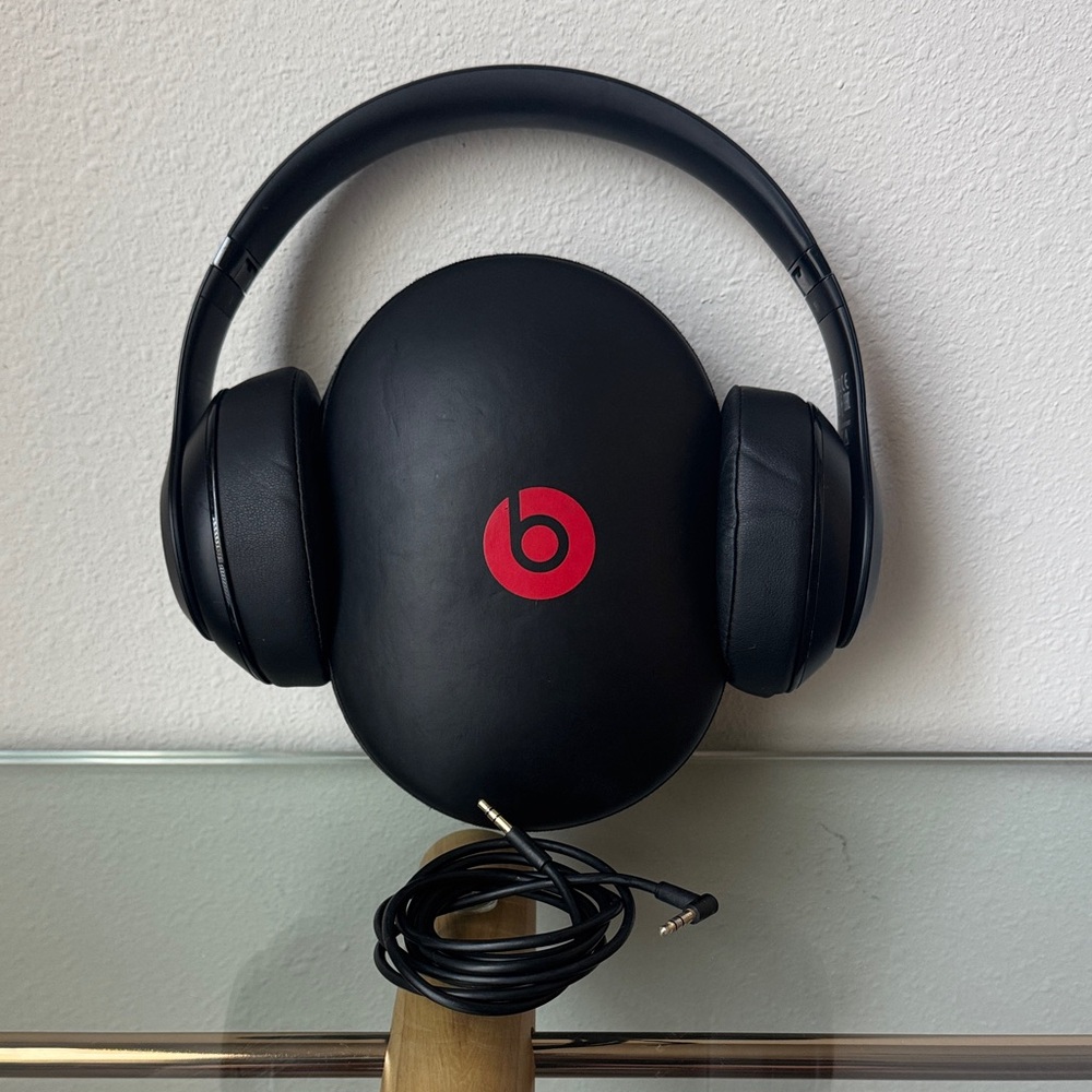 Beats Studio Wireless Matte Black Over-Ear Headphones with Carry Case